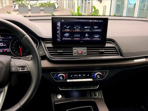 Used 2021 Audi Q5 Premium w/ Convenience Package image 6