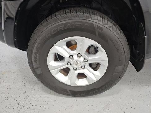 Used 2021 Toyota 4Runner SR5 AWD/4WD image 9