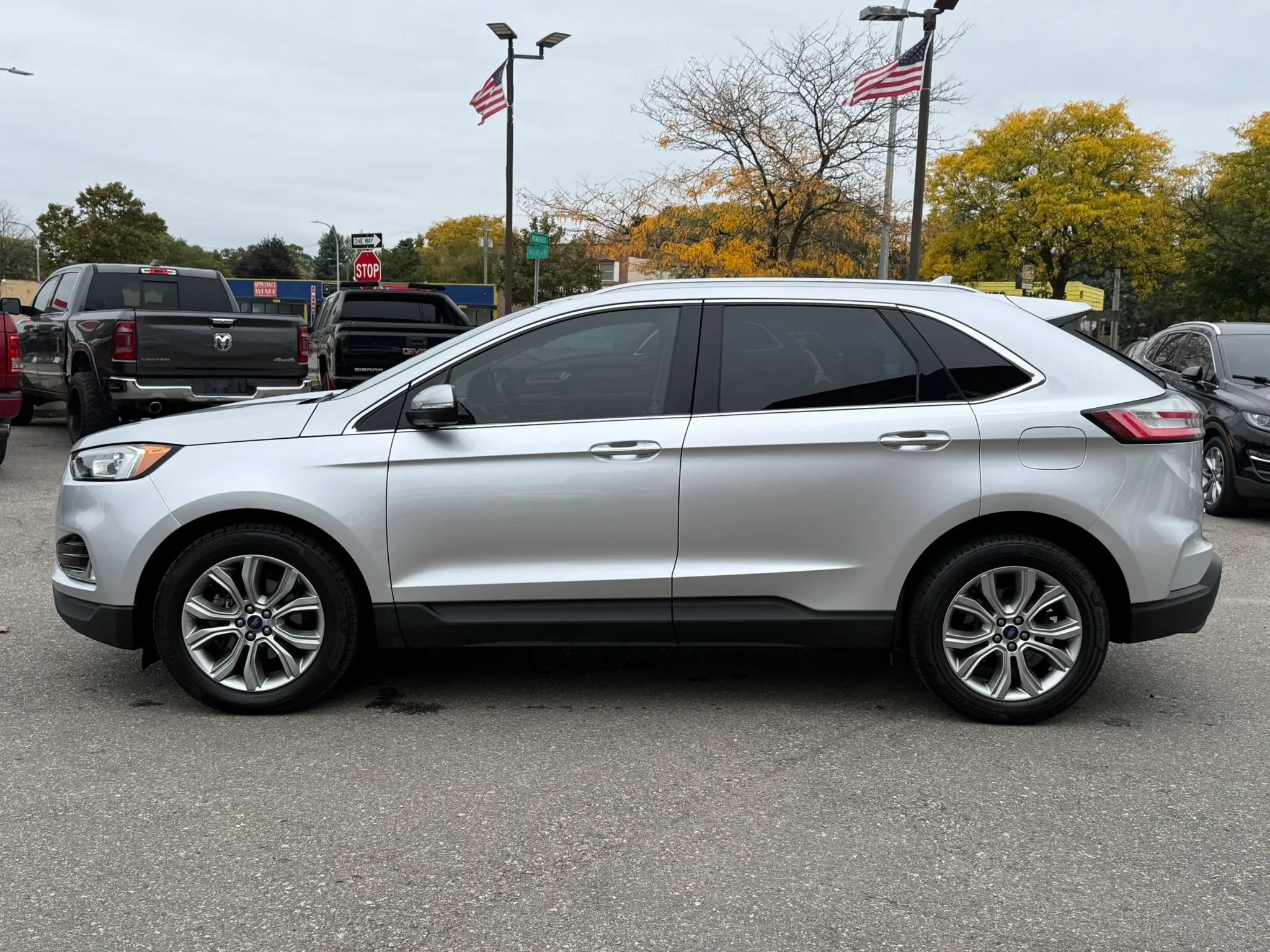 Used 2019 Ford Edge Titanium FWD image 8