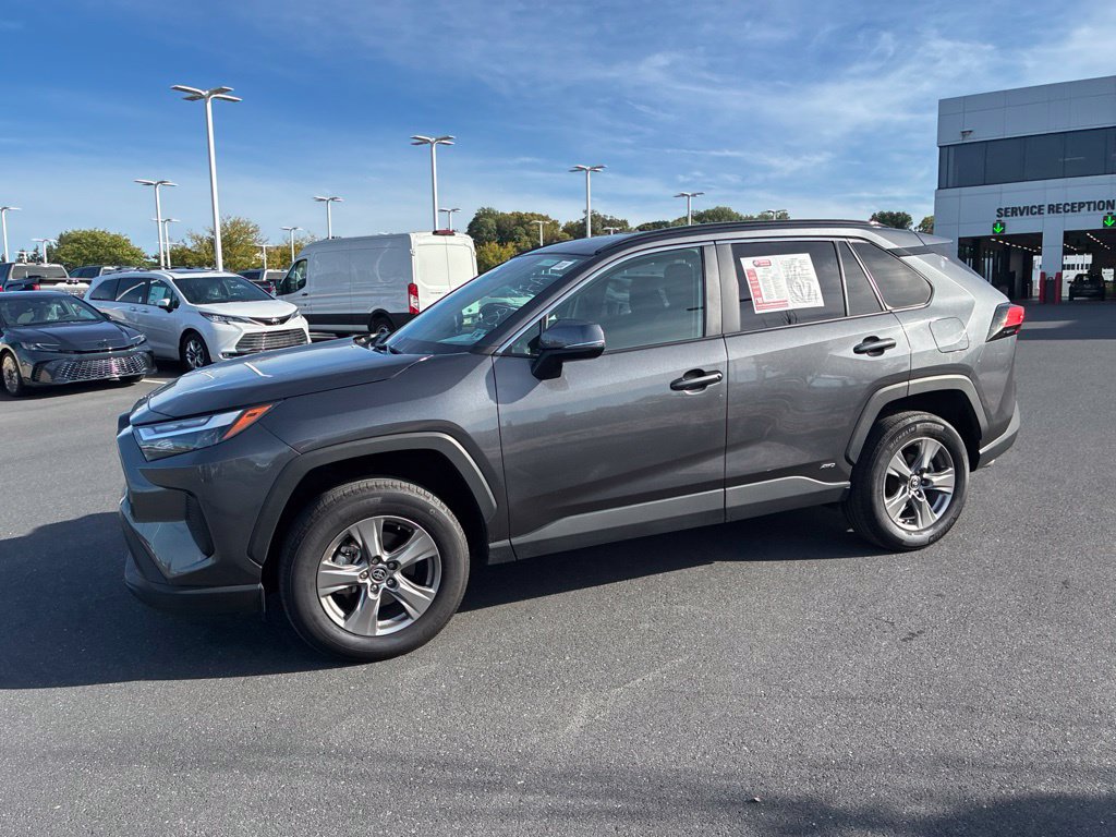 Used 2025 Toyota RAV4 XLE AWD/4WD image 15