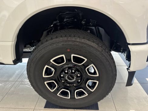 New 2026 Ford F250 Platinum AWD/4WD image 4