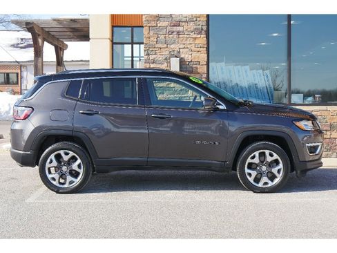 Used 2018 Jeep Compass Limited w/ Navigation Group image 2