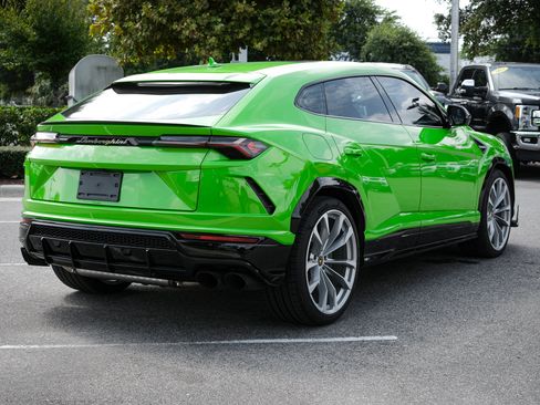 Used 2022 Lamborghini Urus AWD/4WD image 11