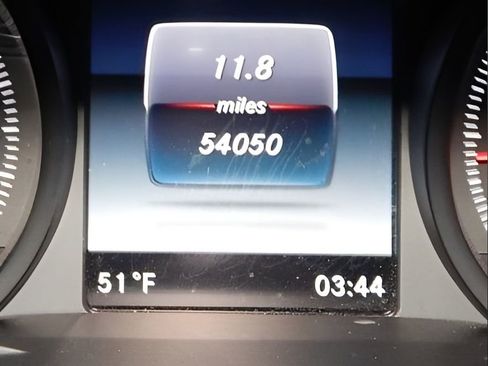 Used 2018 Mercedes-Benz GLC 300 4MATIC w/ Multimedia Package image 32