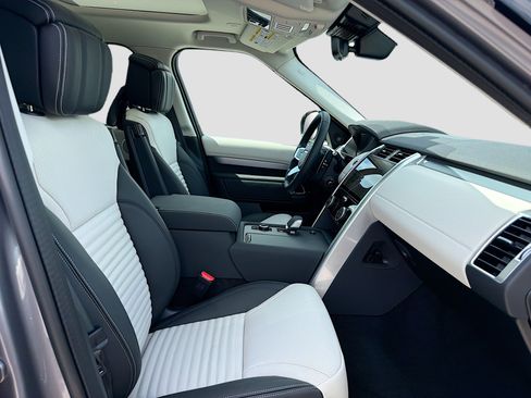 New 2026 Land Rover Discovery Dynamic SE AWD/4WD image 16
