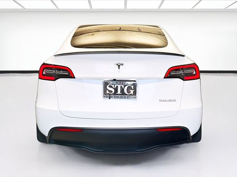 Used 2022 Tesla Model Y Performance AWD/4WD image 5