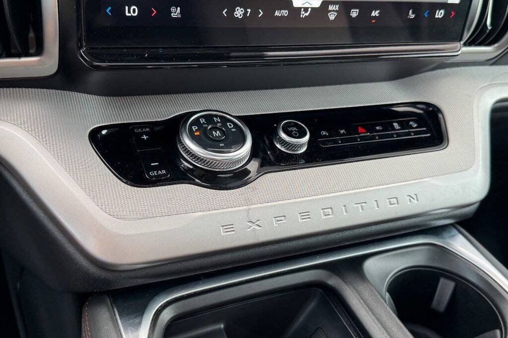 Used 2025 Ford Expedition Active AWD/4WD image 41