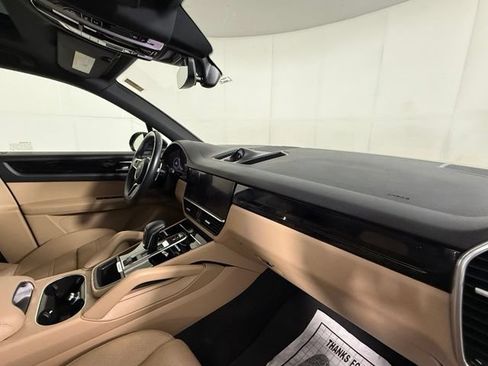 Used 2023 Porsche Cayenne AWD/4WD image 29