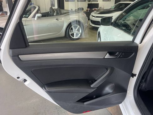Used 2014 Volkswagen Passat TDI SE FWD image 28