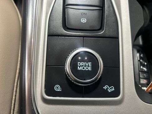 Used 2022 Ford Explorer XLT w/ Equipment Group 202A AWD/4WD image 36
