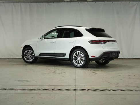 Used 2025 Porsche Macan image 3