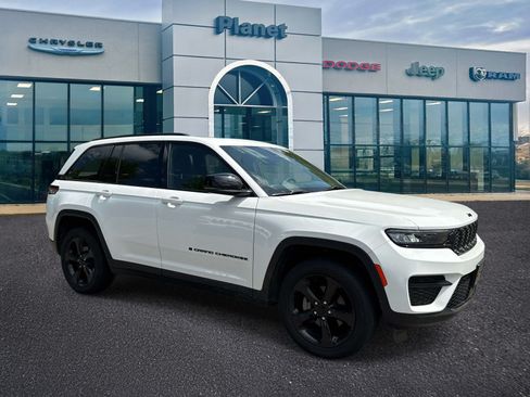 Used 2023 Jeep Grand Cherokee Altitude AWD/4WD image 1