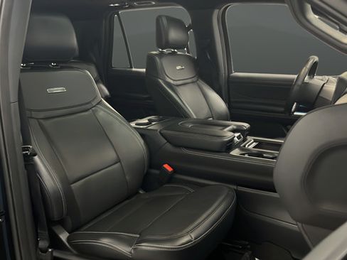 Used 2025 Ford Expedition Max Platinum w/ Stealth Appearance Package AWD/4WD image 24