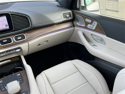 Certified 2025 Mercedes-Benz GLS 450 4MATIC image 37