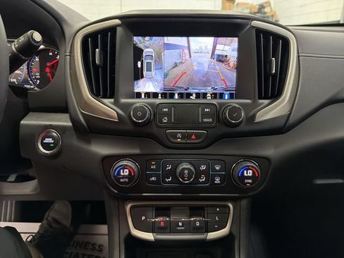 Used 2024 GMC Terrain Denali w/ Denali Premium Package AWD/4WD image 17