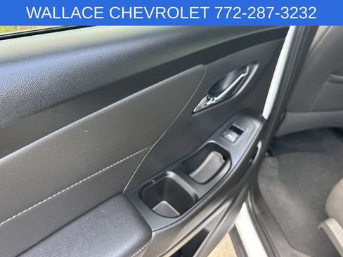 Used 2023 Chevrolet Traverse LT FWD image 11