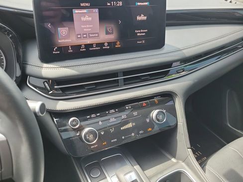 Used 2025 INFINITI QX60 Pure image 17