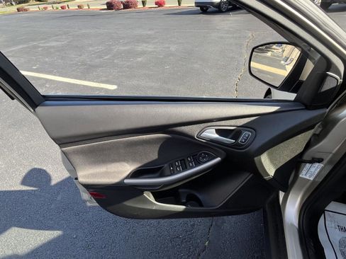 Used 2018 Ford Focus Titanium w/ Titanium Technology Package image 7