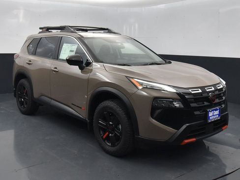 Certified 2025 Nissan Rogue SV image 2