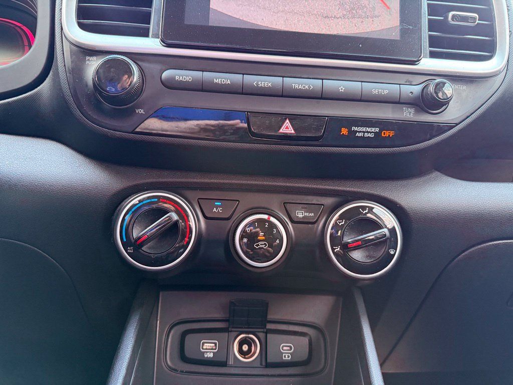 Used 2025 Hyundai Venue SE FWD image 15