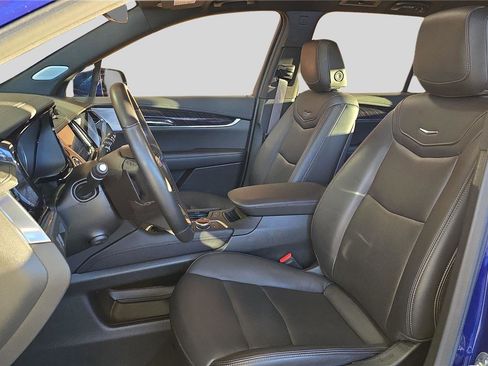 Used 2025 Cadillac XT6 Premium Luxury image 11