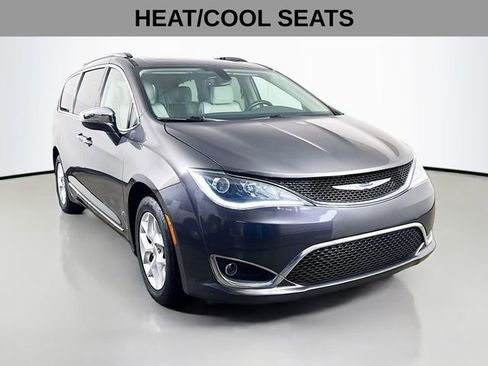 Used 2020 Chrysler Pacifica Limited FWD image 2