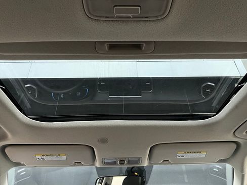 Used 2025 Hyundai Venue SEL image 18