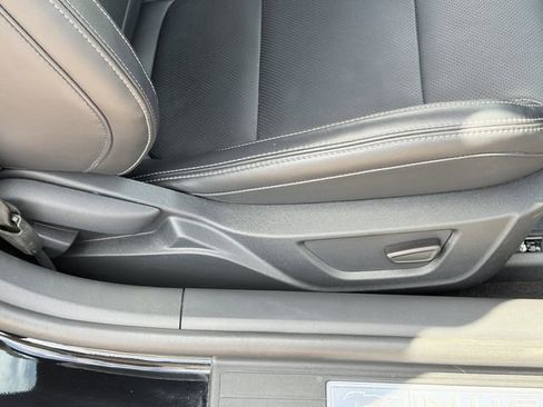 Used 2025 Ford Mustang GT Premium image 19