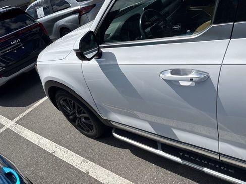 Certified 2022 Kia Telluride SX w/ Towing Package image 11