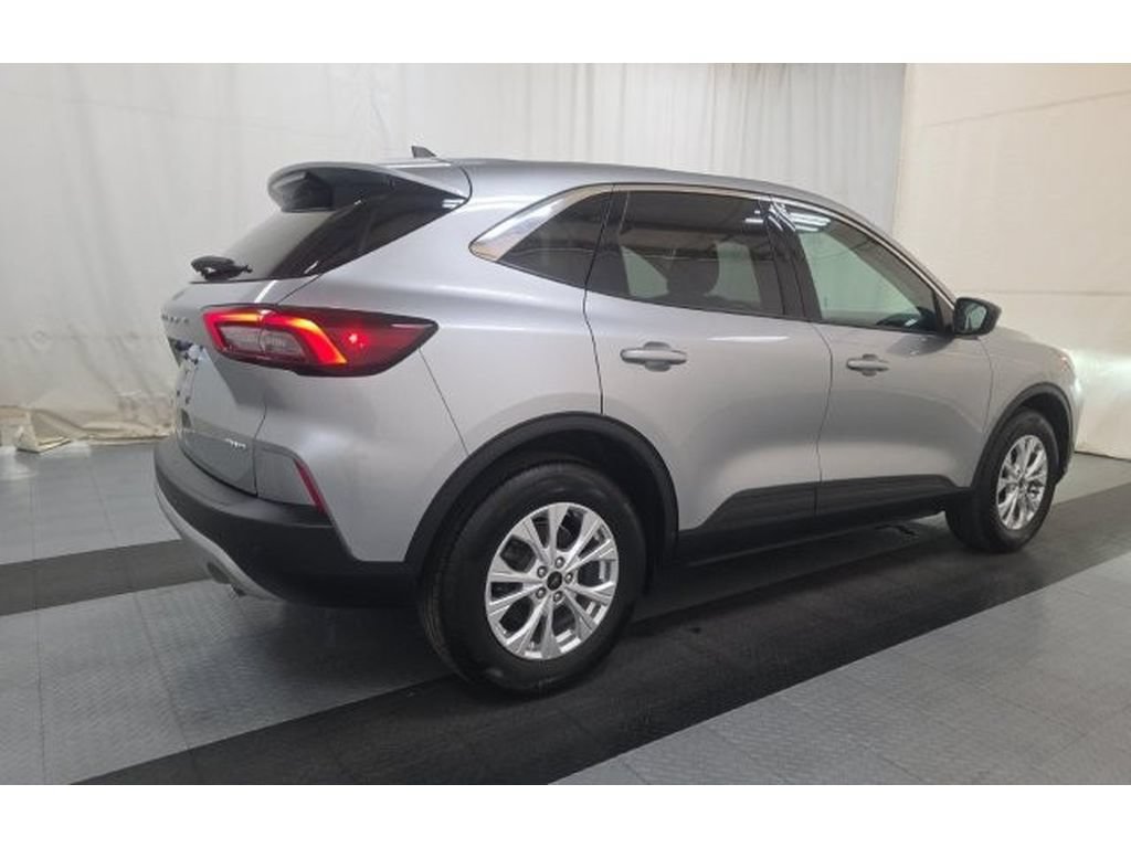 Used 2024 Ford Escape Active AWD/4WD image 3