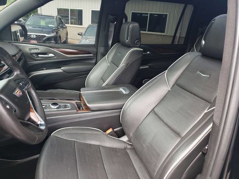 Used 2023 Cadillac Escalade ESV Premium Luxury image 25
