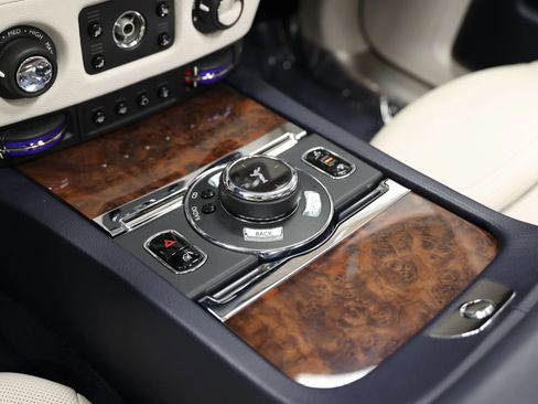 Used 2015 Rolls-Royce Ghost image 41