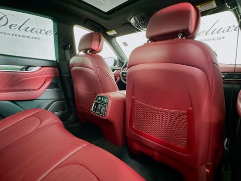 Used 2023 Maserati Levante Modena image 28