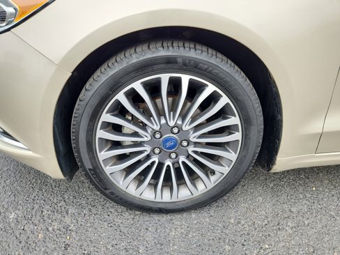 Used 2017 Ford Fusion SE w/ Fusion SE Technology Package image 26