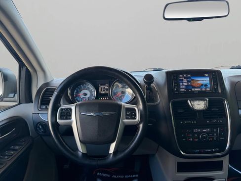 Used 2016 Chrysler Town & Country Touring w/ Driver Convenience Group FWD image 30