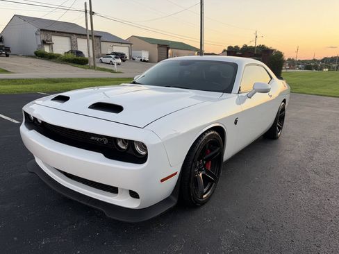 Used 2019 Dodge Challenger SRT Hellcat w/ Laguna Leather Package RWD image 15