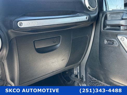 Used 2017 Jeep Wrangler Unlimited Sahara w/ Connectivity Group image 24