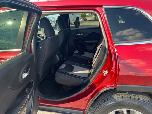 Used 2014 Jeep Cherokee Latitude w/ Comfort/Convenience Group AWD/4WD image 10