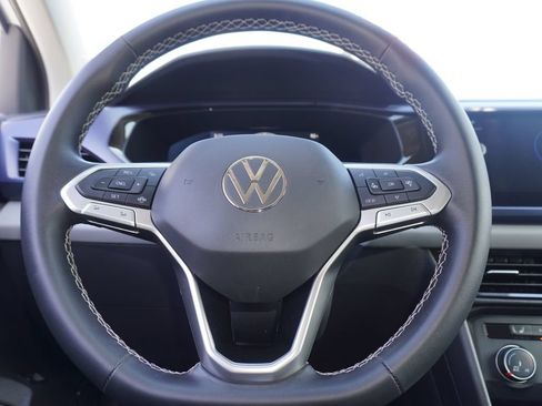 Used 2022 Volkswagen Taos SE FWD image 22