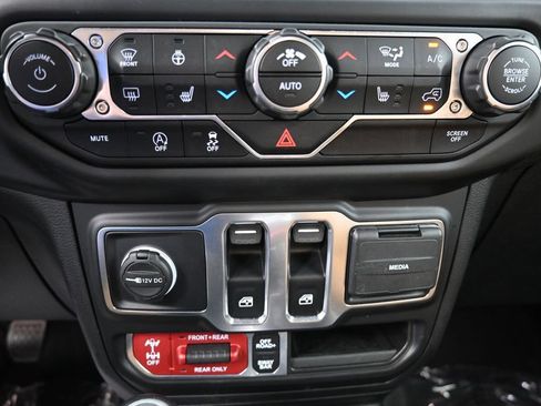 Used 2021 Jeep Wrangler Rubicon w/ LED Lighting Group AWD/4WD image 11