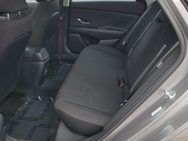 Used 2025 Hyundai Elantra SEL FWD image 11