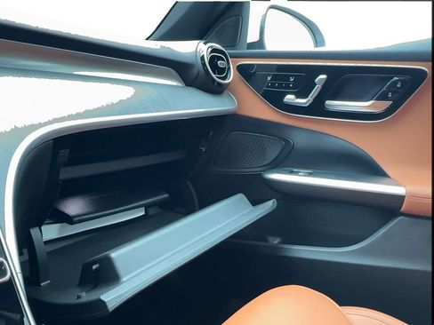 Used 2025 Mercedes-Benz C 300 Sedan image 44