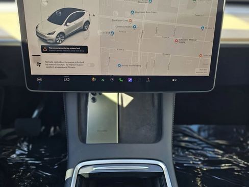 Used 2023 Tesla Model Y AWD image 21