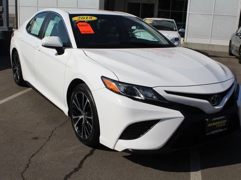 Used 2018 Toyota Camry SE FWD image 2