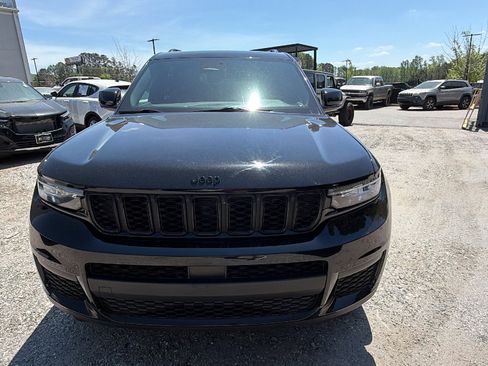 Used 2024 Jeep Grand Cherokee L Altitude AWD/4WD image 3