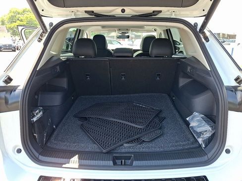 New 2026 Volkswagen Tiguan SE w/ Panoramic Sunroof Package AWD/4WD image 28