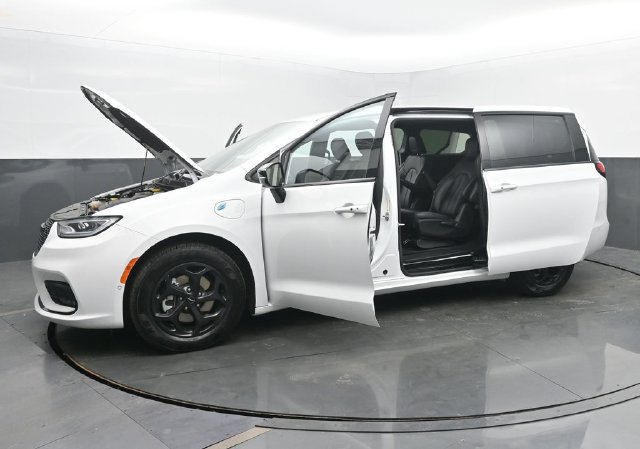 Used 2024 Chrysler Pacifica Limited FWD image 55
