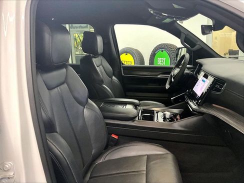 Used 2024 Jeep Wagoneer L Series III w/ Flexible Seating Group image 11