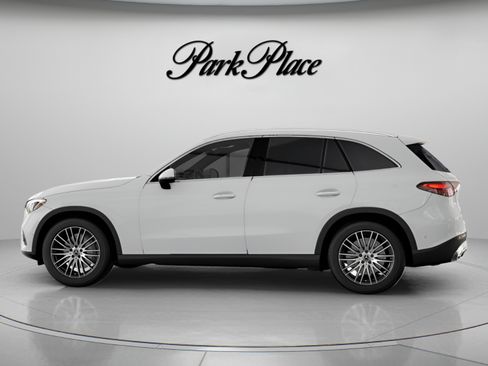Used 2026 Mercedes-Benz GLC 300 image 9