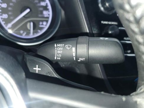 Used 2020 Toyota Camry SE FWD image 15